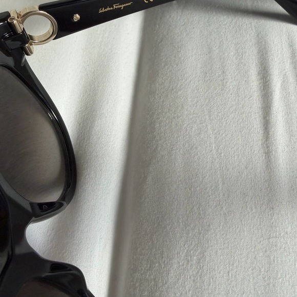 Brand New Salvatore Ferragamo Sunglasses - Picture 5 of 8